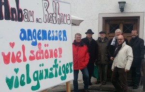 Vertreter der Initiative am 06.12. vor dem Rathaus